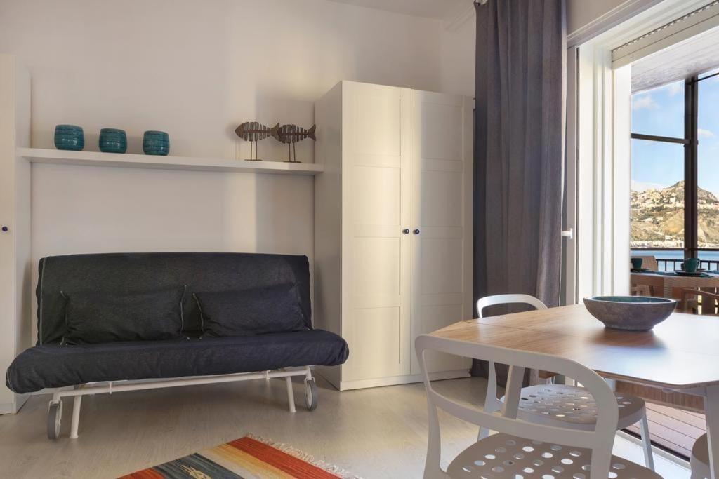 Casablu, Un Delizioso Bilocale Sulla Baia Di Naxos Appartement Giardini-Naxos Buitenkant foto